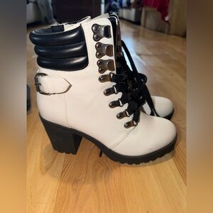Stylish White Lace-Up Women's Boots